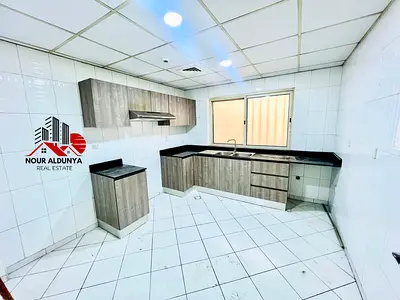 NEARAL NAHDA METRO SPECIOUS 3BHK WITH BALCONY ONLY FOR FAMILY PARKING