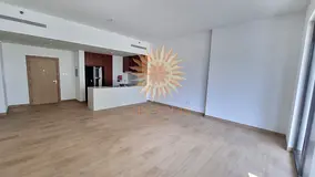 RARE | LARGE LIVING ROOM | PARTIAL SEA VIEW | BEACH