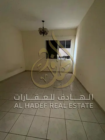 🏡✨ للإيجار في الشارقة – المجاز 2 | إطلالة كاملة على البحيرة ✨🏡  4  📍 الموقع: الشارقة – منطقة المجاز 2 (موقع مميز وإطلالة ساحرة)  🔹 تفاصيل الشقة: