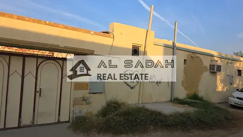 للبيع بيت في القادسية في 5 غرف وصالة ومطبخ 4حمامات مساحة 2500 قدم مطلوب في 450000 الف