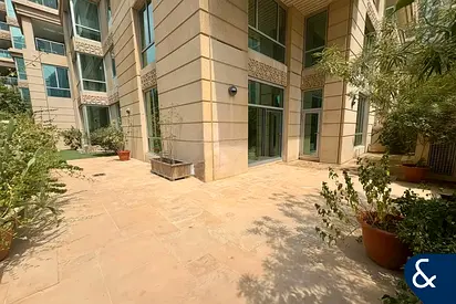 Private Garden - 2,925 sq ft - 2 Bed + Study