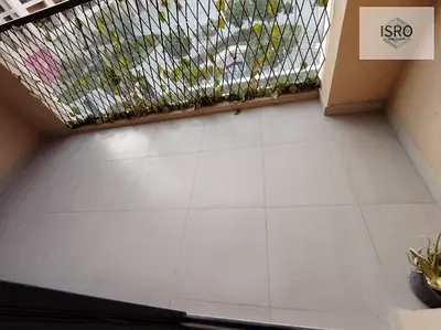Studio||balcony||poll||gym||parking||