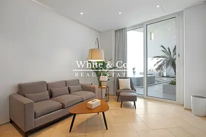 HIGH FLOOR | LUXURY LIVING | SKYLINE VIEWS