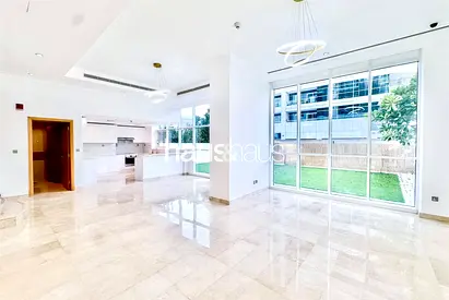 Duplex | Upgraded | Private Garden | Vacant