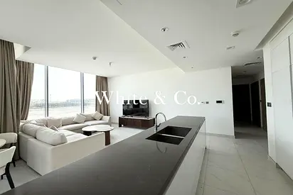 Premium | Vacant | Flexible Furnish Option