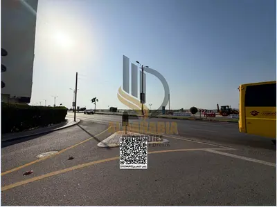 فرصة استثمارية نادرة للمطورين والمستثمرين الراغبين في مشروع فندقي أو سياحي في أحد أهم مواقع الواجهة البحرية في عجمان. تقع الأرض في موقع مميز كأول قطعة