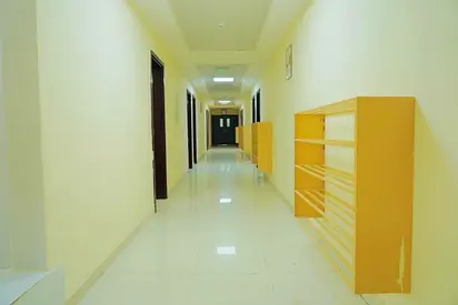 يتوفر سكن للموظفين