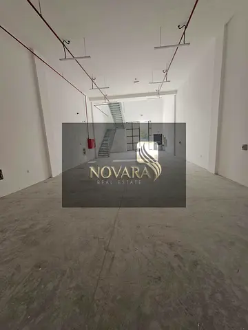 مستودع للإيجار 3000 قدم في الجرف الصناعية 3 عجمان | ميزانين | كهرباء 32 ك.و | ارتفاع 12م | 135 ألف