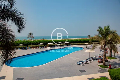 Spacious 1 bedroom Apartment with Breathtaking Pool and Beach Views
