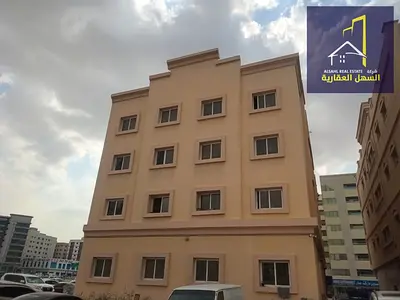 عرض حصري من شركة السهل العقارية لبيع بناية استثمارية مميزة في إمارة الشارقة بمنطقة مويلح التجارية، تقع على شارع قار بعرض 36 مترًا، ما يمنحها موقعًا حي