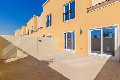 Spacious 2 BR I Premium Location I Single Row