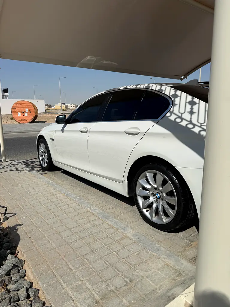 BMW 5-Series 2011 — photo 1 of 7