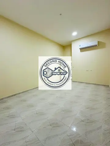 Well Maintained Three bedroom hall Near Market.