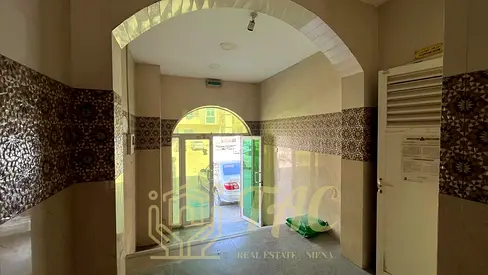 بنايه سكنيه مؤجرة  بالكامل بالشارقة مويلح دخل سنوى مميز