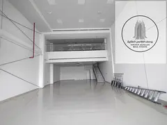 Showroom for rent Area 18 2600 sq mezzanine price AED 150,000, electricity 38 kW