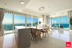 Highfloor family home with panoramic Palm views
