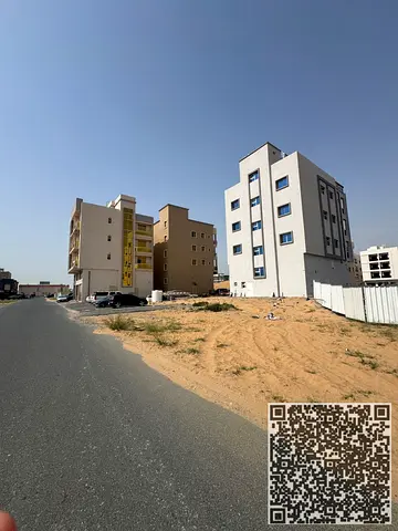 فرصة استثمارية مميزة في منطقة العالية – أرض للبيع على 3 شوارع!
