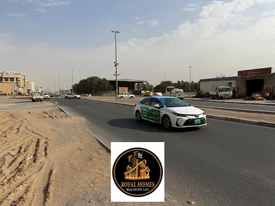 أرض تجارية وسكنية مكونة من طابق أرضي وأربعة طوابق للبيع في الجرف ٢، عجمان