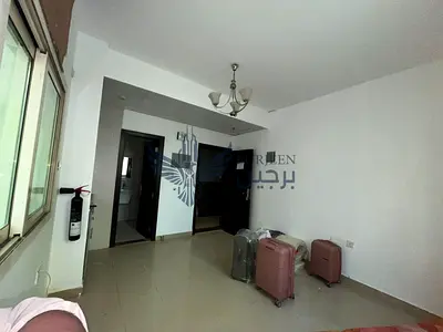 Spacious Studio with central ac and gas