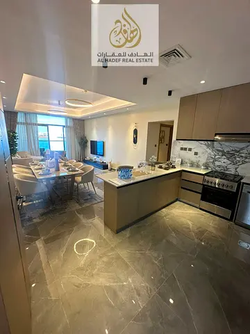 تملك حر لجميع الجنسيات غرفه وصاله بمقدم 10 % اطلاله على خور عجمان