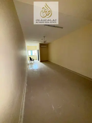 غرفتين وصاله مساحات كبيره وموقع متميز جدا قريب من كل الخدمات ومخرج دبي والشارقه وبسعر مايتعوضش
