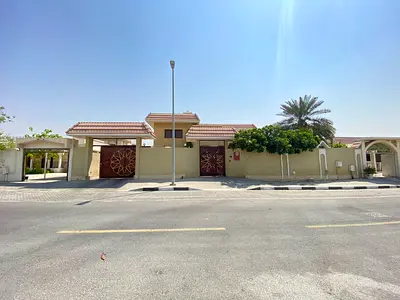 فيلا من طابقين للبيع في الشارقة داراري