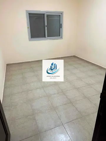 شقة غرفتين وصالة للإيجار السنوي مع بلكونة – الدفع على 4 دفعات – بالقرب من مركز صحارى، النهدة، الشارقة