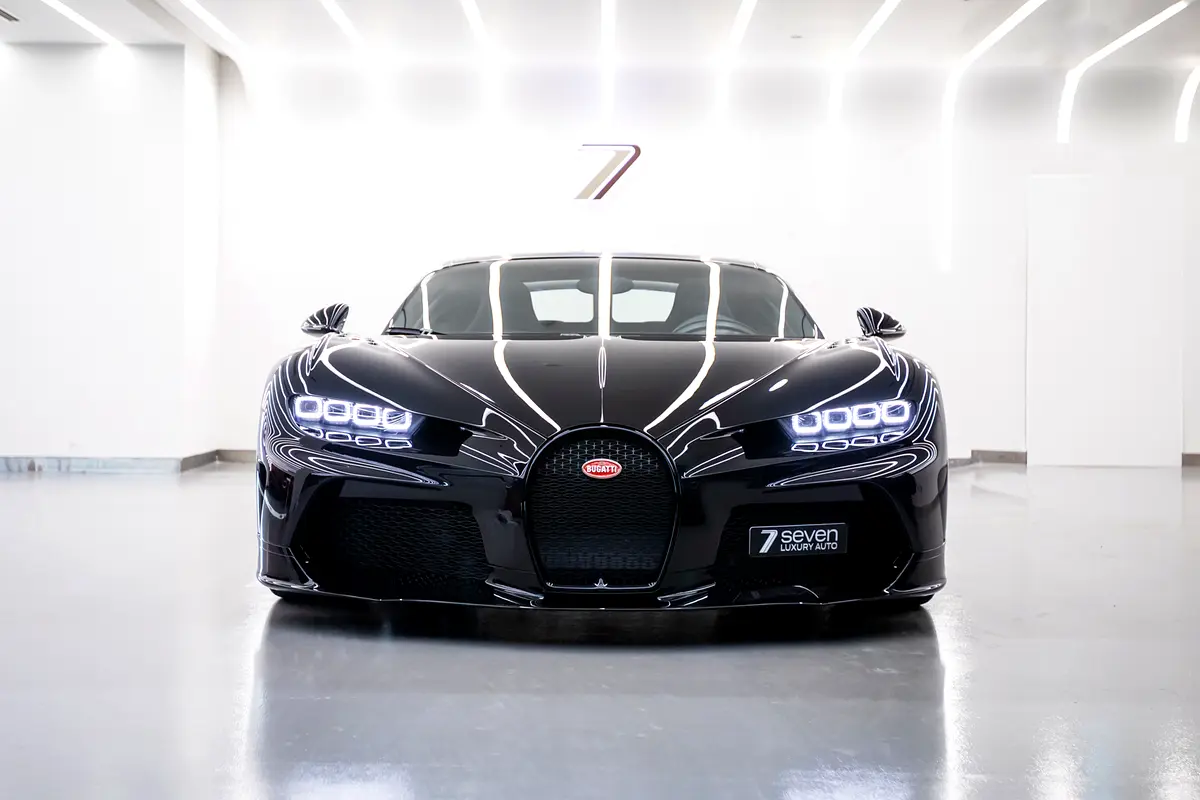 Bugatti Chiron 2023 — photo 1 of 16