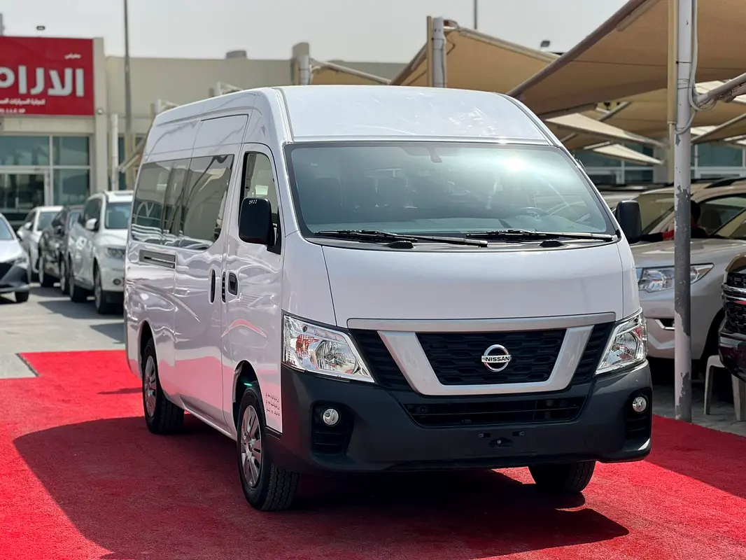 Nissan Urvan 2020 — photo 1 of 16