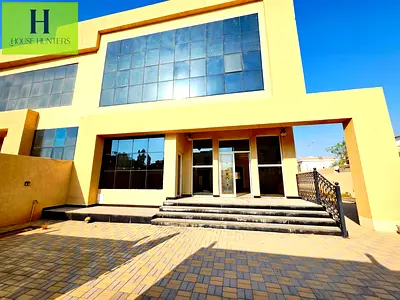 Modern 5BR Villa Private Parking Garden Area