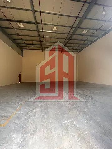 مستودع بمساحة 3100 قدم مربع متاح للإيجار