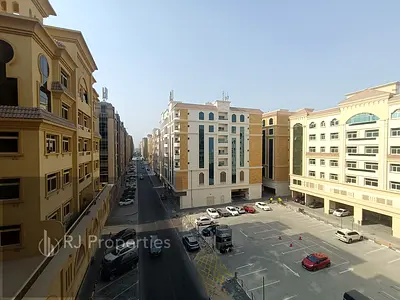 1 BR apartment - balcony - wardrobe - easy access for Dubai