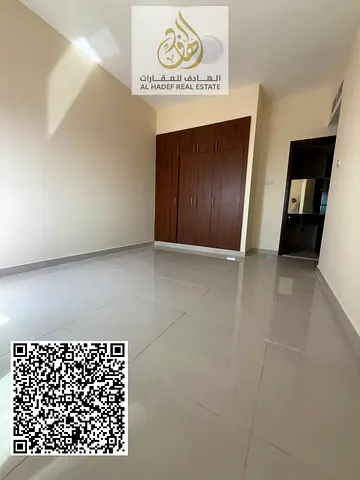 غرفه وصاله وبالكون مع  اتنين حمام ومطبخ وخزانه بالحائط