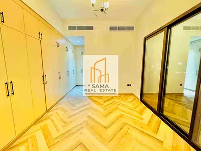 Luxury spacious// 5bhk villa with balcony built in wardrobe and parking facility in Hoshi Shj just