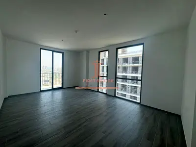 VACANT | UNFURNISHED | SPACIOUS | STREET VIEW