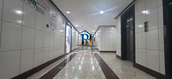 Modern & Luxury office Available Near to Metro Station