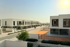 Sleek 4BR Corner | Large Plot | Ready to Move