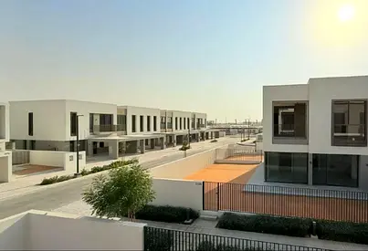 Sleek 4BR Corner | Large Plot | Ready to Move