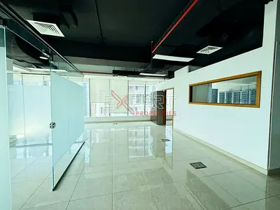 مكتب مجدد بتصميم أنيق | عنوان رئيسي للأعمال | تصميم متقن