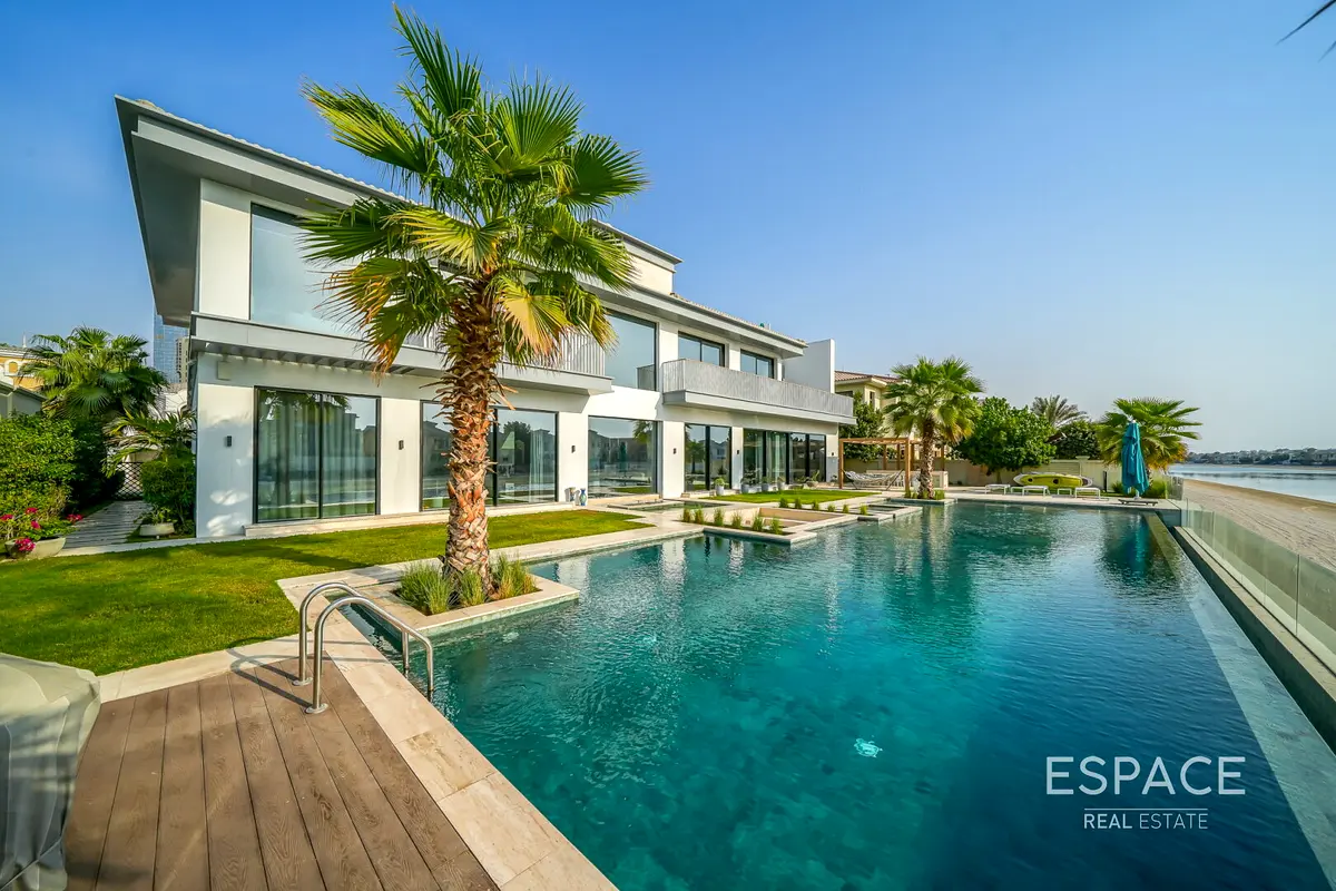 Best Deal |Upgraded Signature Villa | VOT