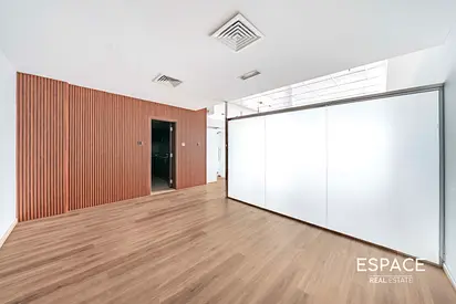 Vacant | Open Plan | Canal View | 2 Parking Spaces