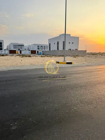 أرض سكنية للبيع، مساحة 3,224 قدم مربع، تصريح فيلا أرضي + طابق + 50% من الروف. السعر المطلوب 1,000,000 درهم وقابل للتفاوض.