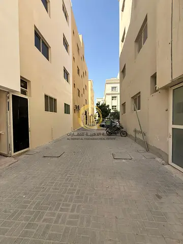 للبيع بنايه في مويلح التجاريه بدخل 10 % مساحه مميزه و موقع استراتيجي