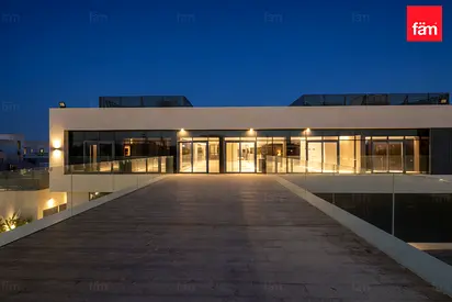 Modern Villa With Nearby Schools & Amenities