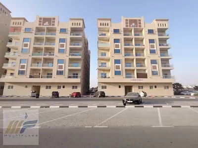 فرصة مميزة للاستثمار أو السكن داخل مجتمع سكني متكامل في Al Ameera Village.