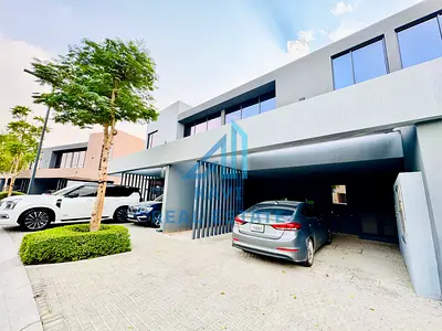 فيلا واسعة مكونة من 4 غرف نوم للبيع | كايا مسار، الشارقة