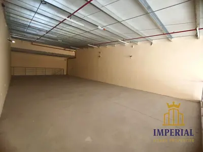 مستودع متكامل في منطقة الجرف الصناعية 3 بمساحة 3830 قدم مربع.