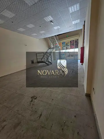 موقع مميز خلف السوق الصيني بعجمان مستودع / صالة عرض للإيجار في الجرف الصناعية 3 بمواصفات ممتازة