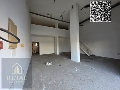 Shop for rent on the street, suitable for a car garage or any other activity.