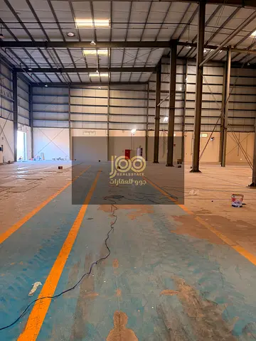 Warehouse Complex for Rent in Umm Al Thuoob – 30,000 Sq Ft Shed, 500 kVA Power, Full Office Floor with 7 Rooms, 43,000 Sq Ft Land – AED 1.8 Million An